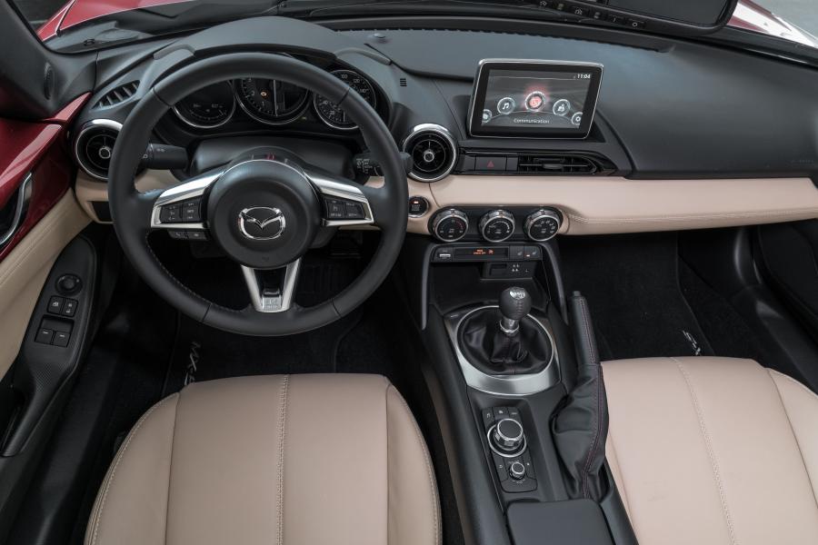 Торпедо Mazda MX-5 Miata RF (ND) 2016 года  (NA) (фото 42 из 60)
